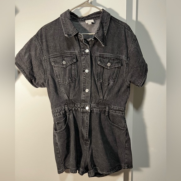 Le Lis Charcoal Short Sleeve Denim Romper - Picture 1 of 6